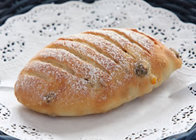 ハチミツバターのクレープ包みのフランスパン 262円