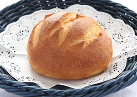 米粉のフランスパン 220円（税込237.6円）