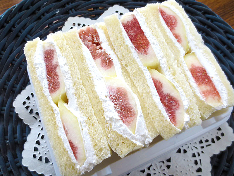 神戸の手作りパン屋さんホルスのおすすめパン｜「季節のフルーツサンド　無花果」￥520（税込￥561.6）[名谷限定]