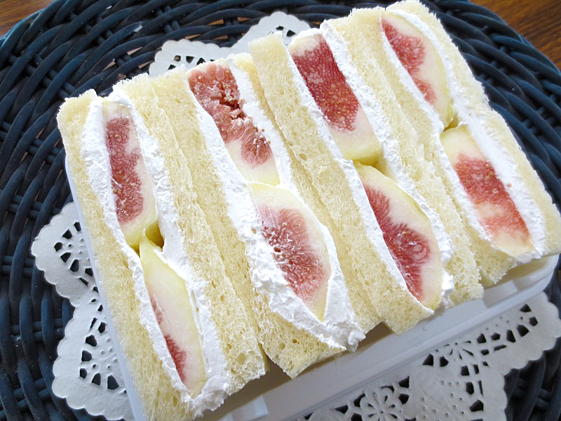 神戸の手作りパン屋さんホルスのおすすめパン｜「無花果のフルーツサンド」￥520(税込￥561.6)[名谷限定]