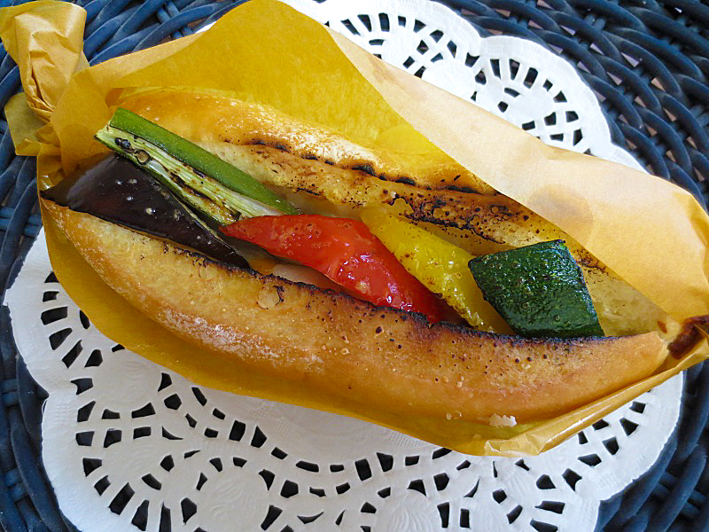 神戸の手作りパン屋さんホルスのおすすめパン｜「彩り野菜のカスクート」￥350(税込￥378)[名谷限定]