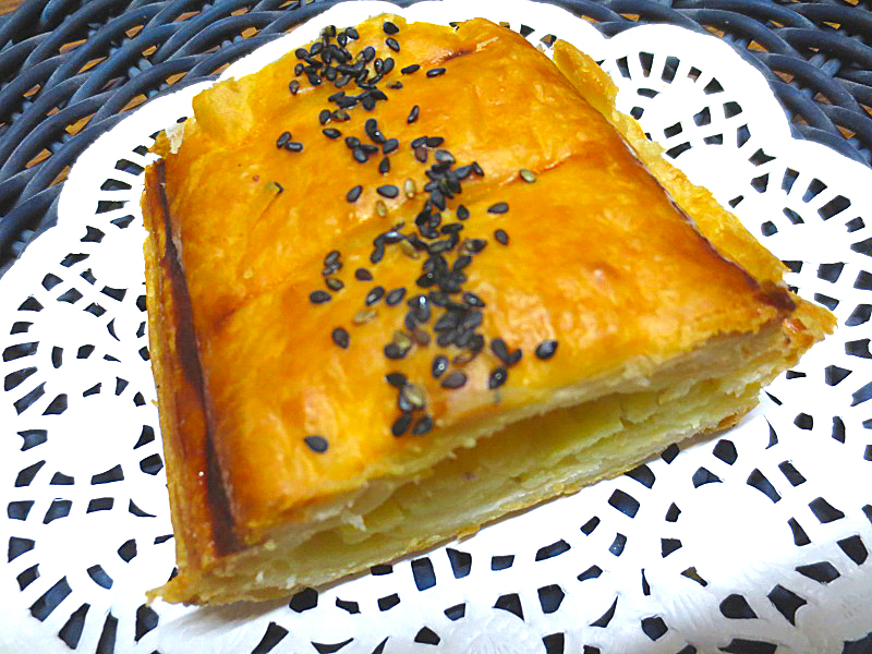 神戸の手作りパン屋さんホルスのおすすめパン｜「自家製スイートポテトパイ」￥260(税込￥280.8)[新長田限定]