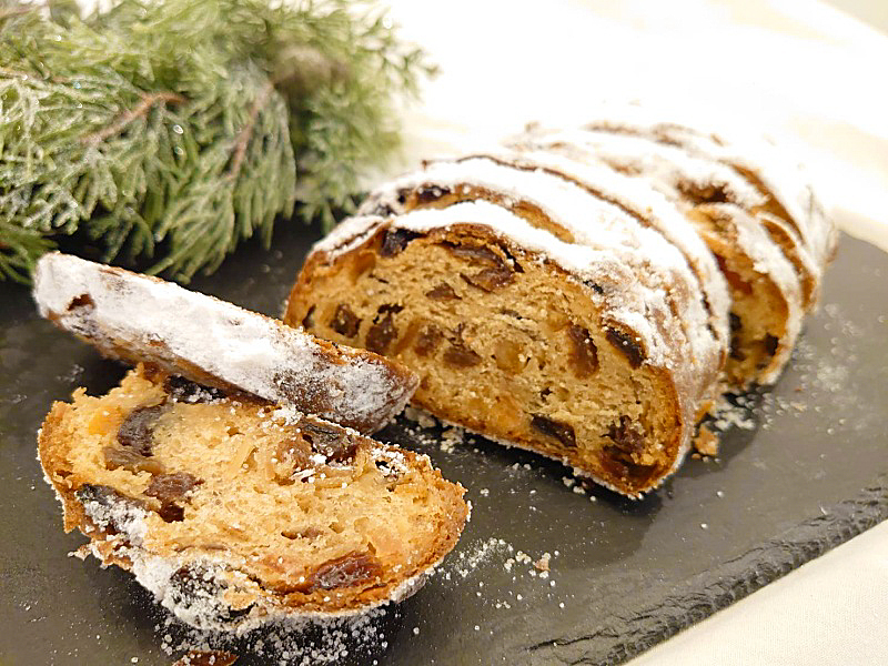 神戸の手作りパン屋さんホルスのおすすめパン｜「Xmas　シュトーレン」サイズ大￥3,000(税込￥3,240)／サイズ小￥2,000(税込￥2,160)[共通]