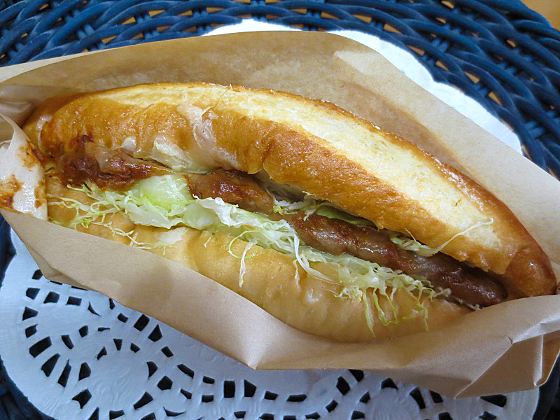 神戸の手作りパン屋さんホルスのおすすめパン｜「キャベツたっぷりチーズタコス」￥350(税込￥378)[名谷限定]